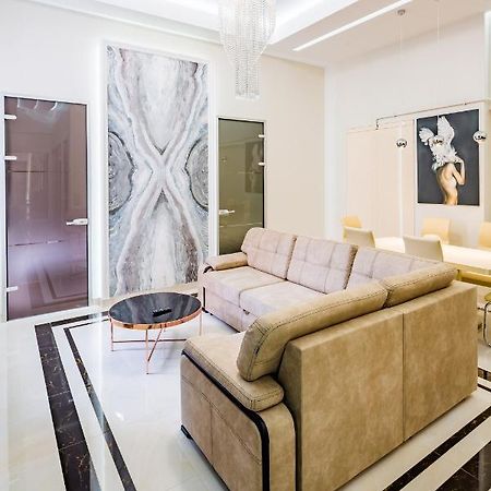 Leogrand Deluxe Apartments On Doroshenka 17 Лвив Екстериор снимка