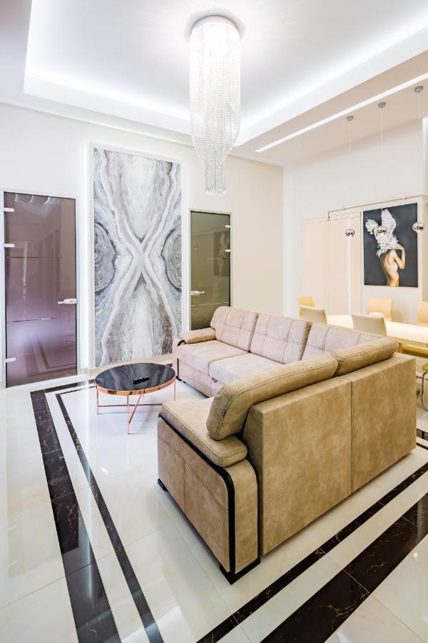 Leogrand Deluxe Apartments On Doroshenka 17 Лвив Екстериор снимка