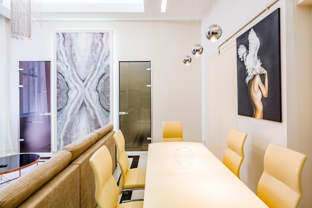 Leogrand Deluxe Apartments On Doroshenka 17 Лвив Екстериор снимка