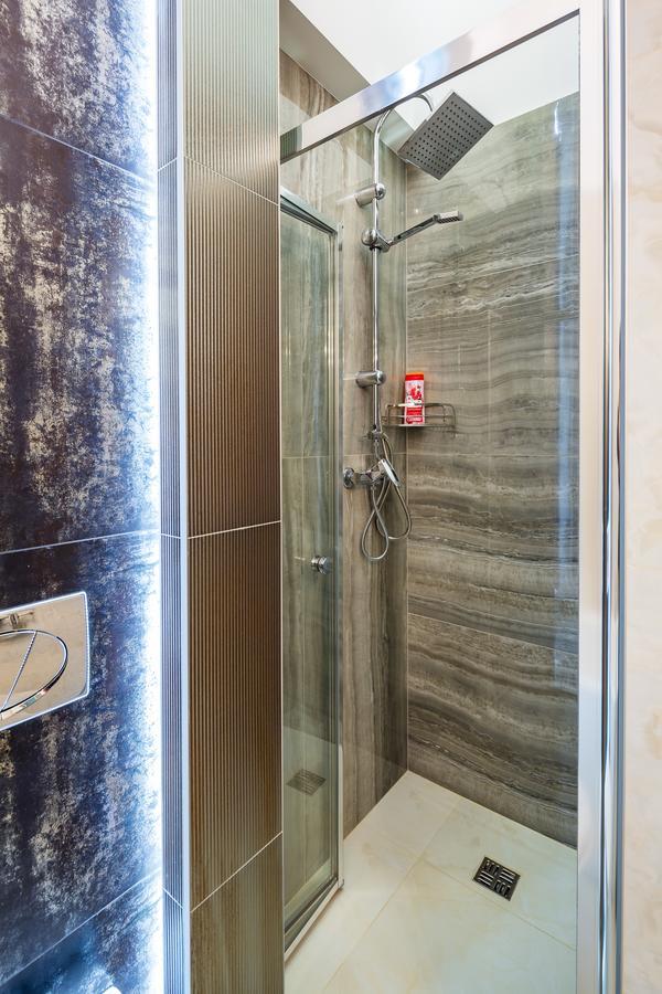 Leogrand Deluxe Apartments On Doroshenka 17 Лвив Екстериор снимка