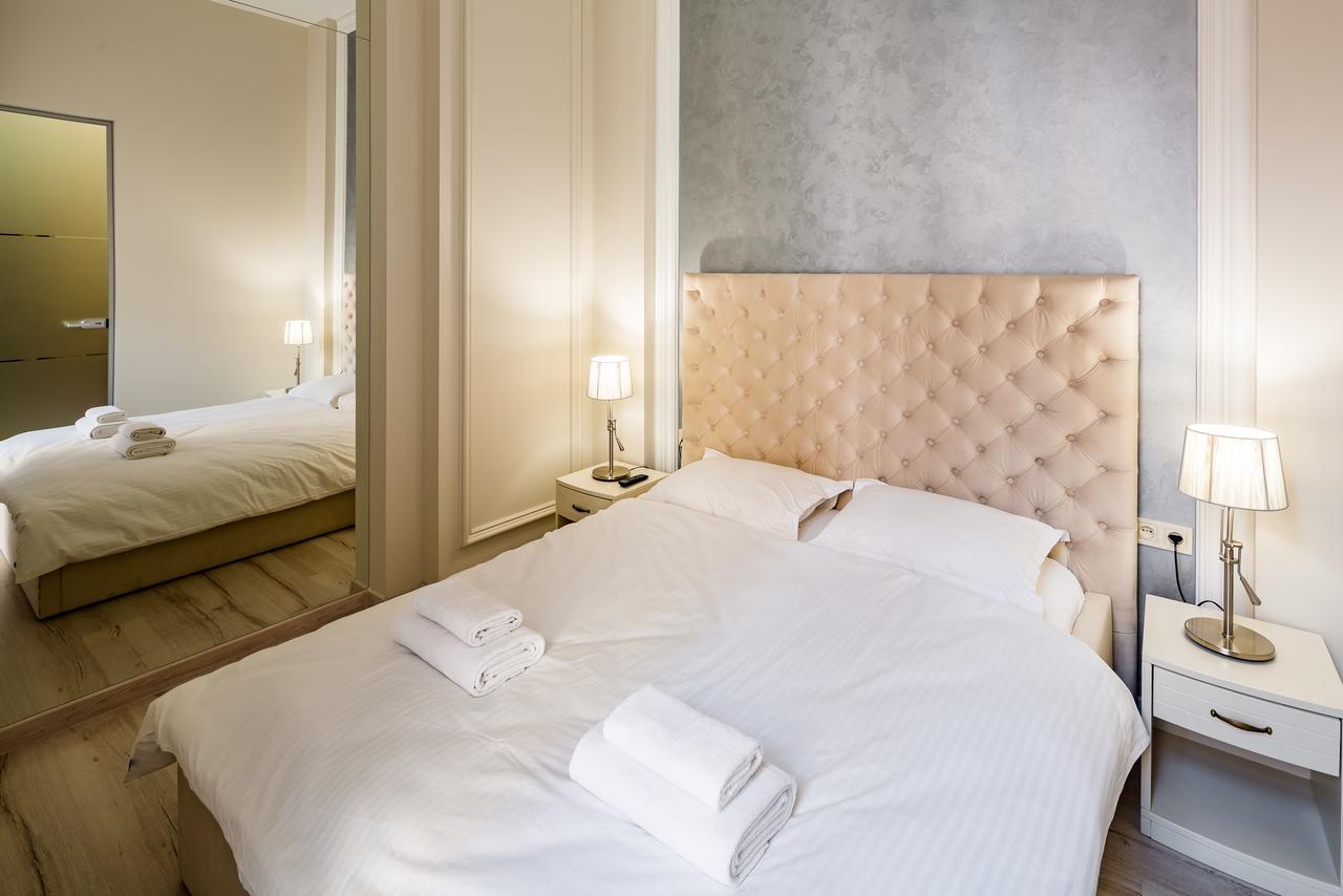 Leogrand Deluxe Apartments On Doroshenka 17 Лвив Екстериор снимка
