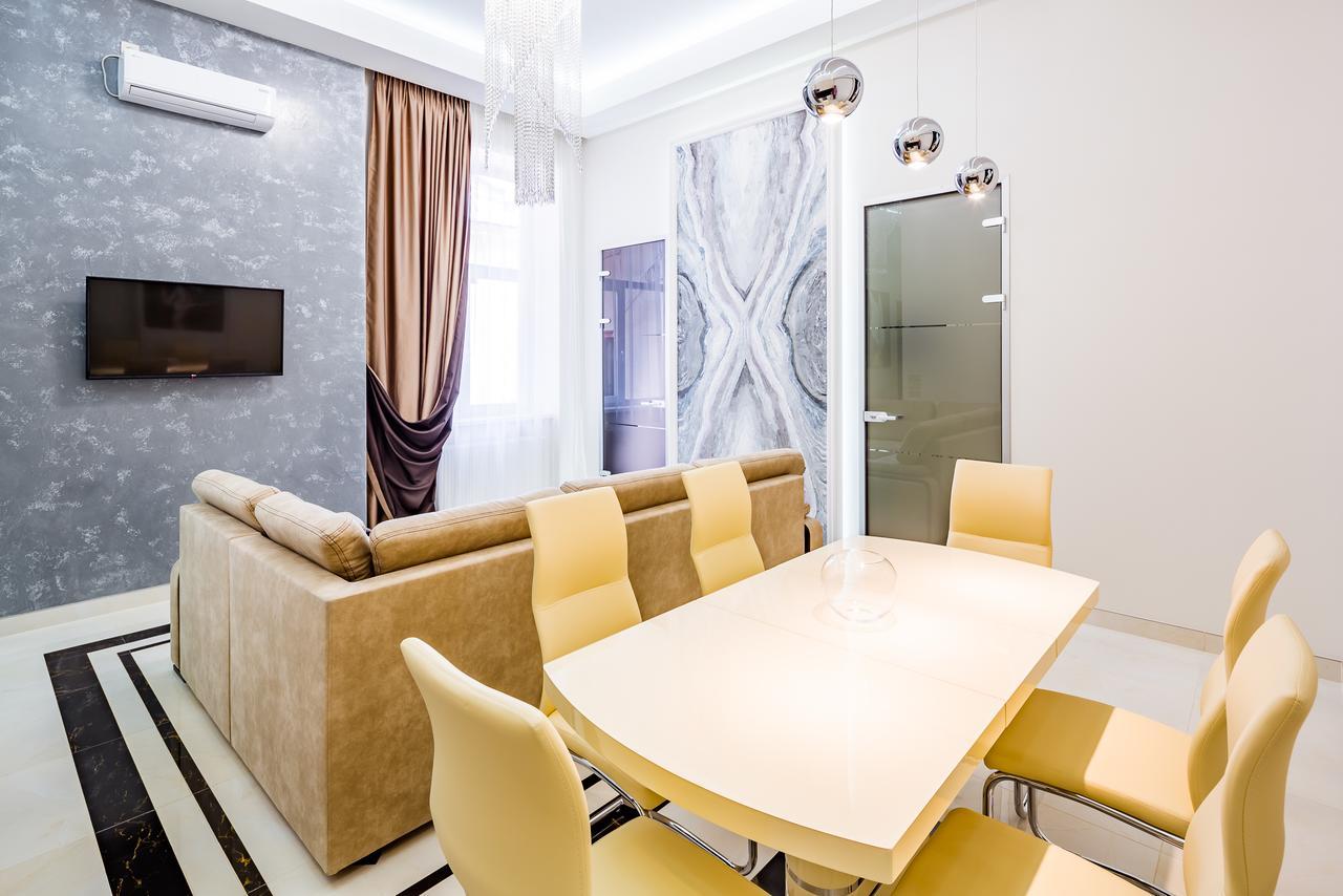 Leogrand Deluxe Apartments On Doroshenka 17 Лвив Екстериор снимка