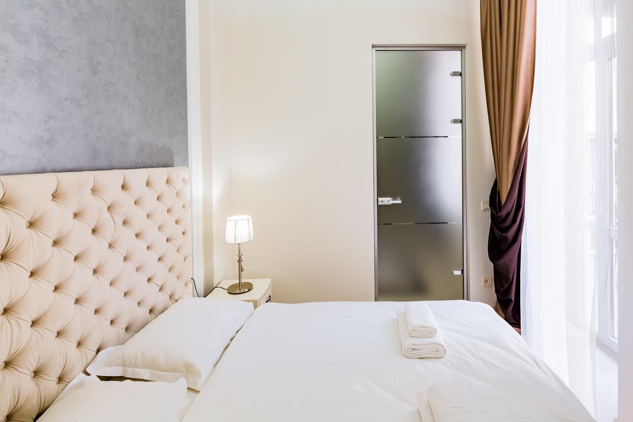 Leogrand Deluxe Apartments On Doroshenka 17 Лвив Екстериор снимка