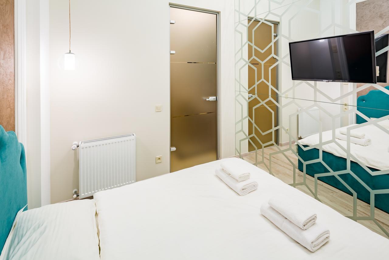 Leogrand Deluxe Apartments On Doroshenka 17 Лвив Екстериор снимка